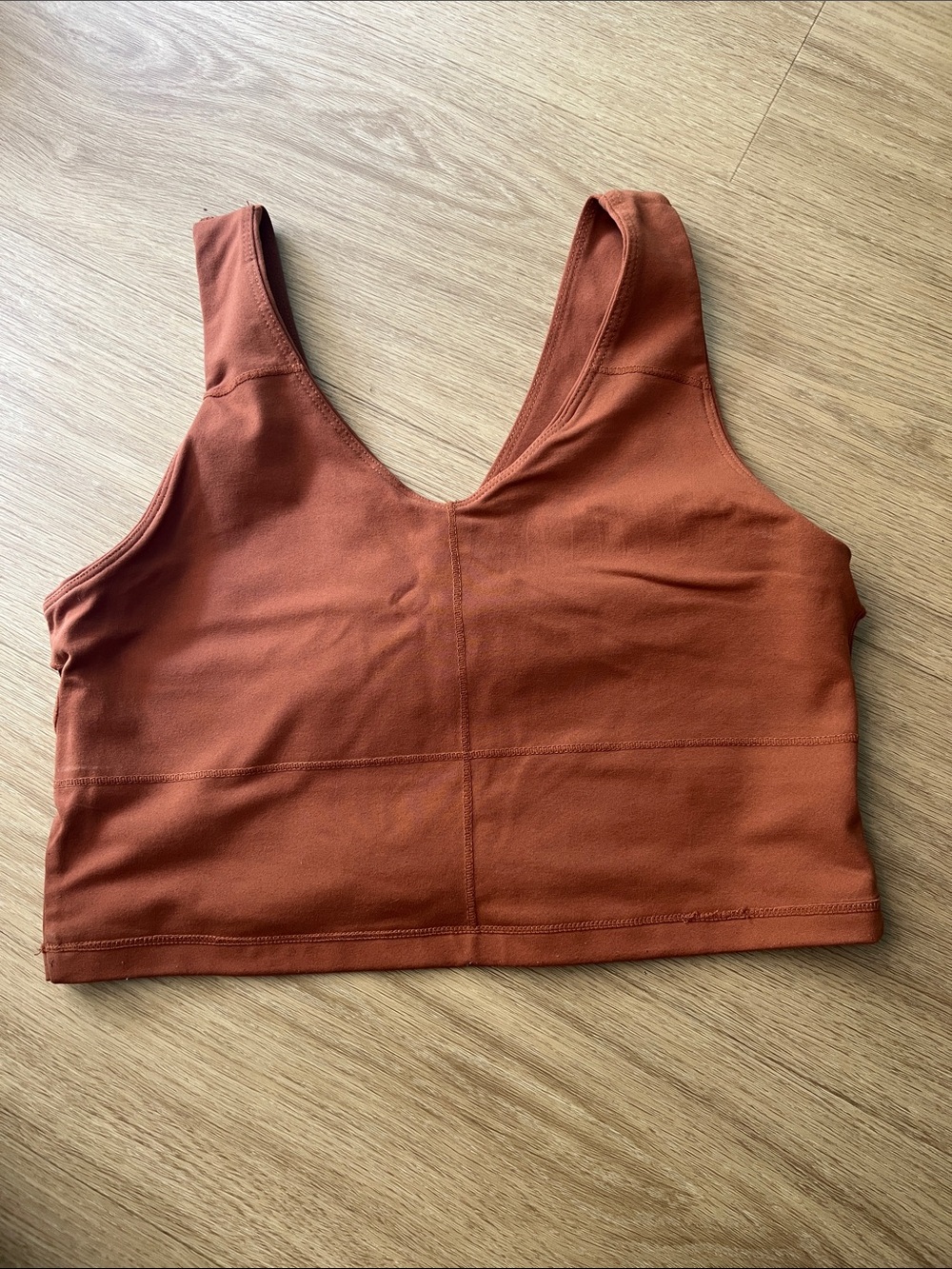 Amazon Basics Performance Rust Cropped V-Neck Tank - Picture 3 of 6